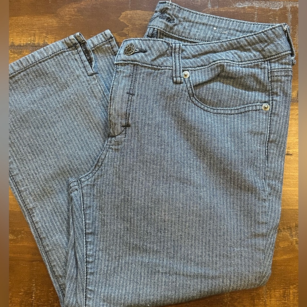 Guess size 30 striped Cropped Jeans - Picture 2 of 8